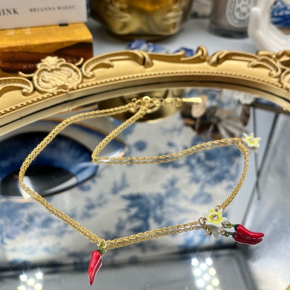 🆕 LES NEREIDES 🧿 Red Chillies and Flowers Pendant Necklace - Picture 2 of 12